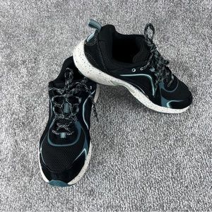Ryka Skywalk Trail walking shoes. Size 7.5 M Black with sea foam green stripes.